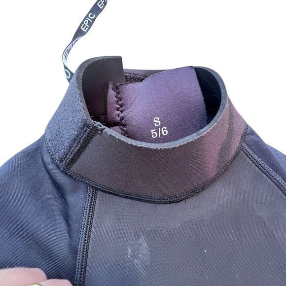 Epic Red Black Kids Long Sleeve Back Zip Neoprene Full Wetsuit Size 5/6 - Picture 3 of 6